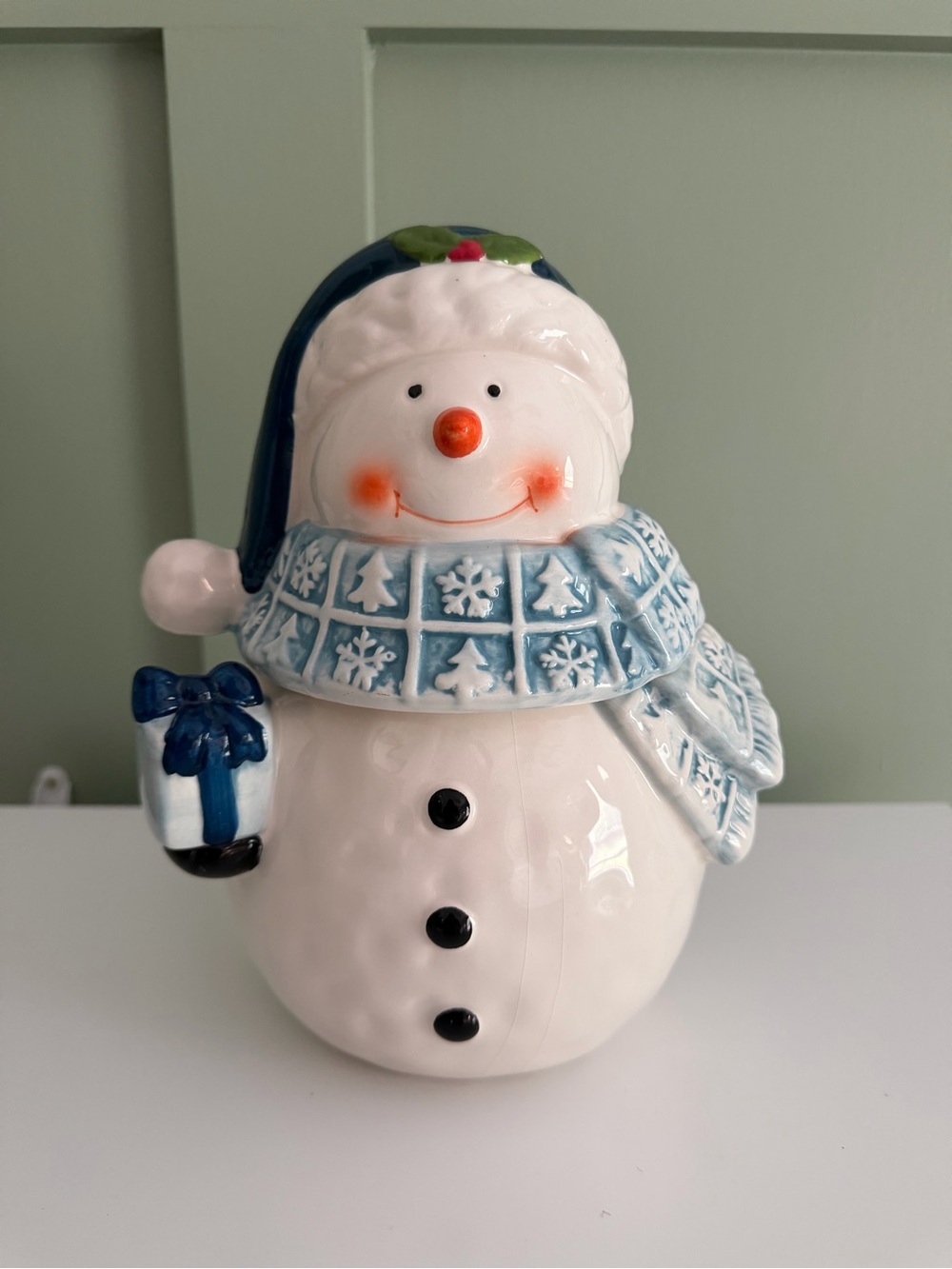 10 Strawberry Street Snowman Ceramic Cookie Jar w/ Lid 9.5” White/Blue Snowflake